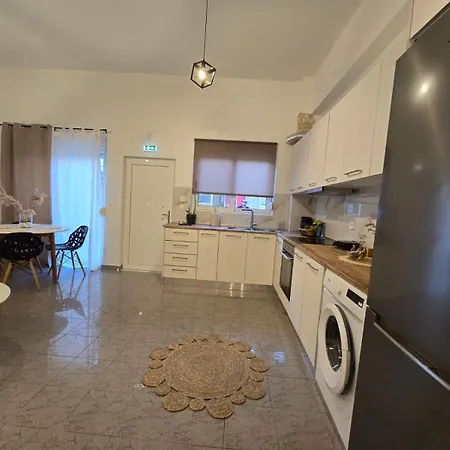 Filoxenia House Apartment Kremastí